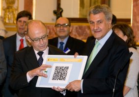 El Ministro Montoro entrega los PGE 2012 al Presidente del Congreso